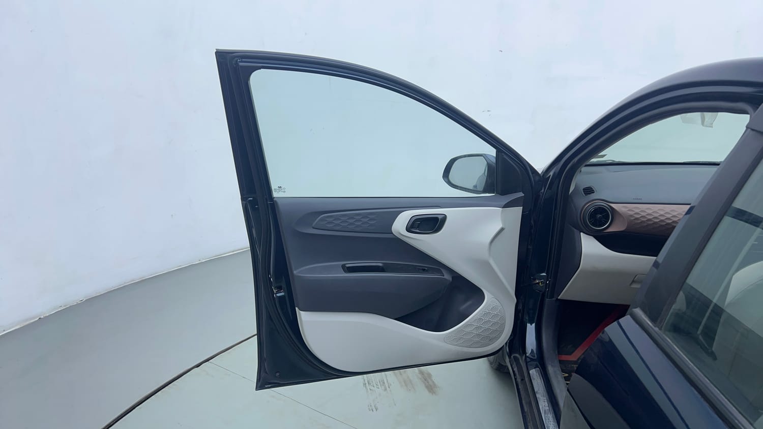 Used 2022 Hyundai Aura S 1.2 CNG Cng Manual interior LEFT FRONT DOOR OPEN VIEW