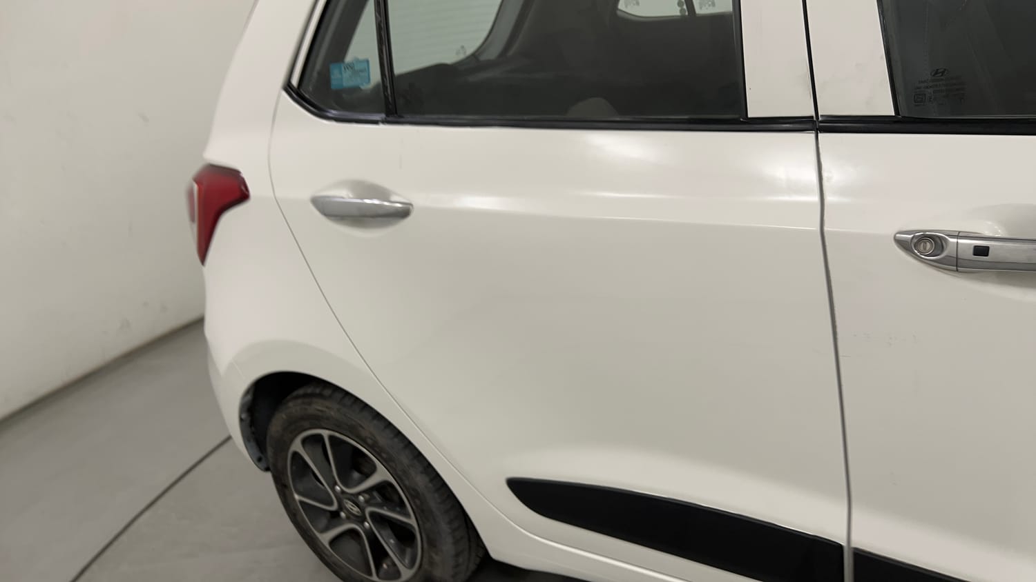 Used 2017 Hyundai Grand i10 Asta 1.2 Kappa VTVT Petrol Manual dents MINOR SCRATCH