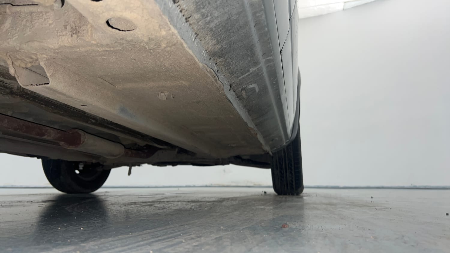 Used 2020 Renault Kwid 1.0 RXT Petrol Manual extra REAR RIGHT UNDERBODY VIEW