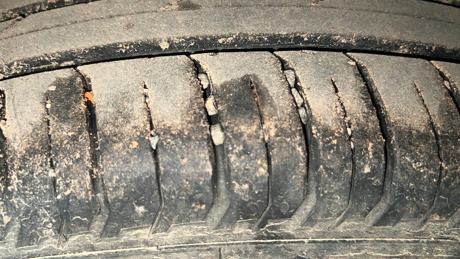 Used 2023 Hyundai New i20 Sportz 1.2 MT Petrol Manual tyres LEFT REAR TYRE TREAD VIEW