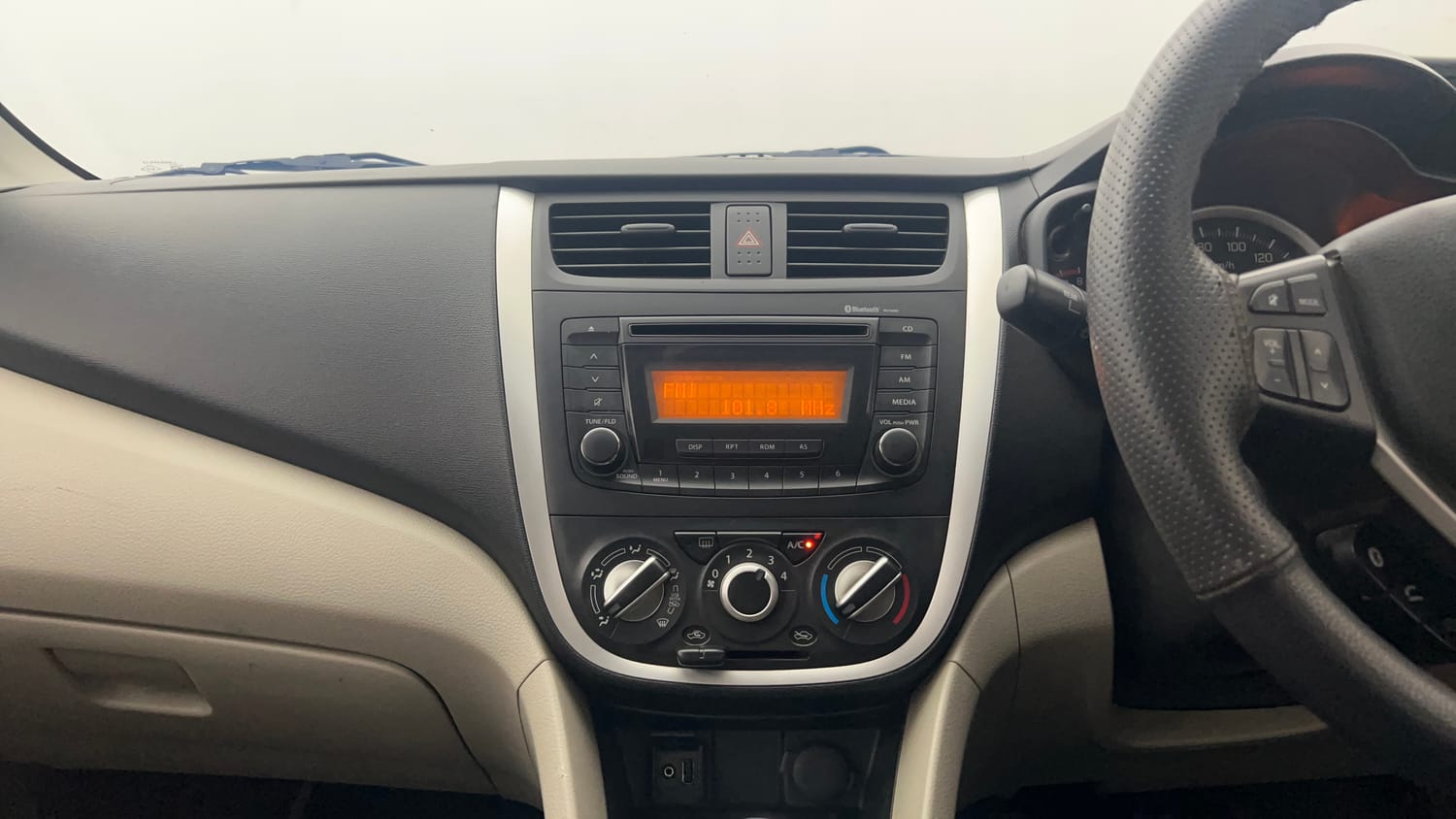 Used 2016 Maruti Suzuki Celerio ZXi Petrol Manual top_features Integrated (in-dash) music system