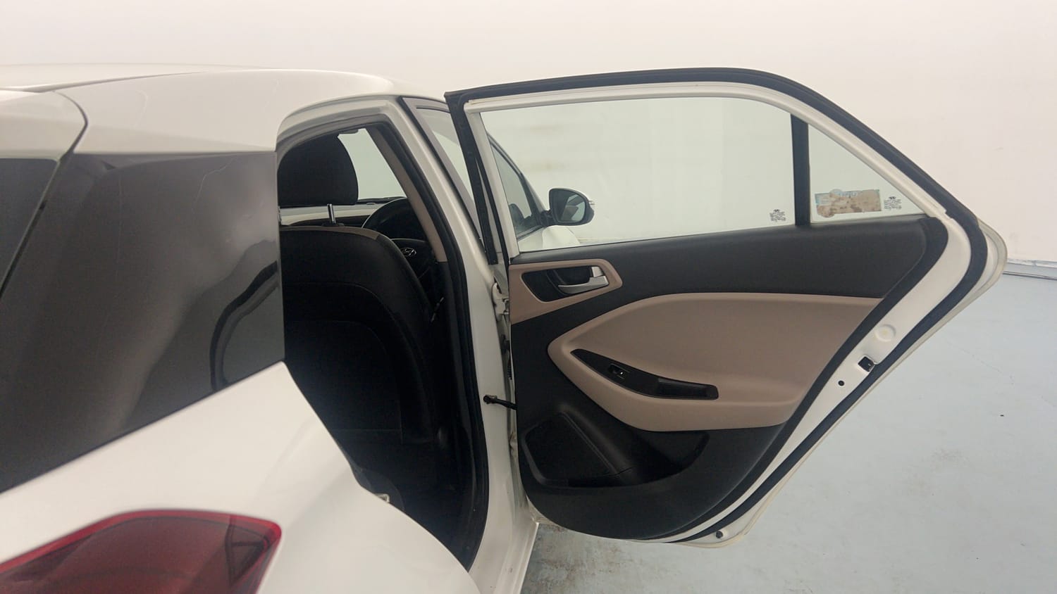 Used 2020 Hyundai Elite i20 Sportz Plus 1.2 Petrol Manual interior RIGHT REAR DOOR OPEN VIEW