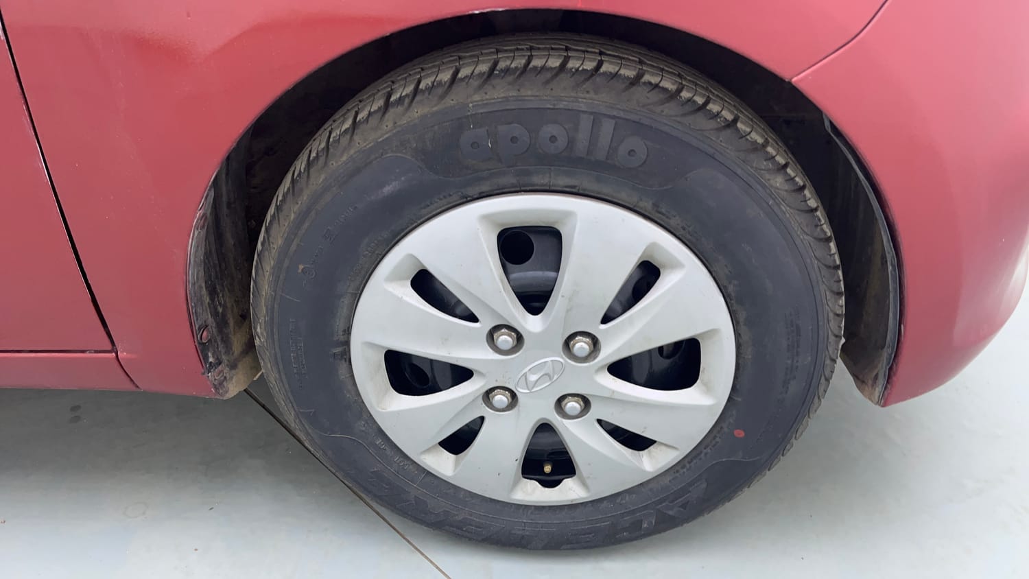 Used 2012 Hyundai i10 Sportz 1.2 Kappa2 Petrol Manual tyres RIGHT FRONT TYRE RIM VIEW