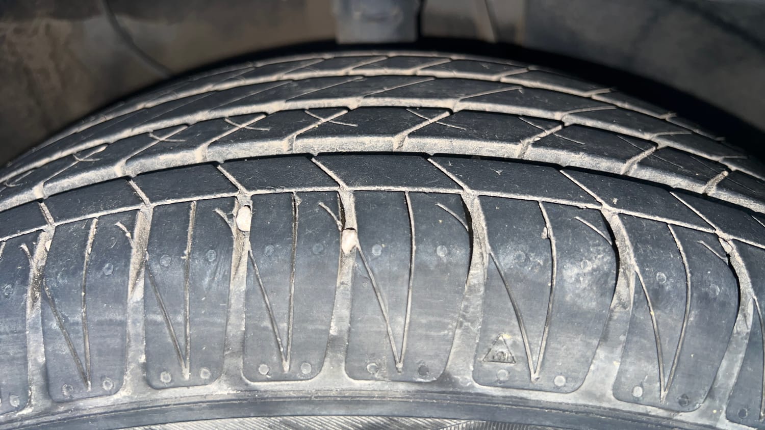 Used 2023 Kia Sonet HTX 1.5 AT Diesel Automatic tyres RIGHT FRONT TYRE TREAD VIEW