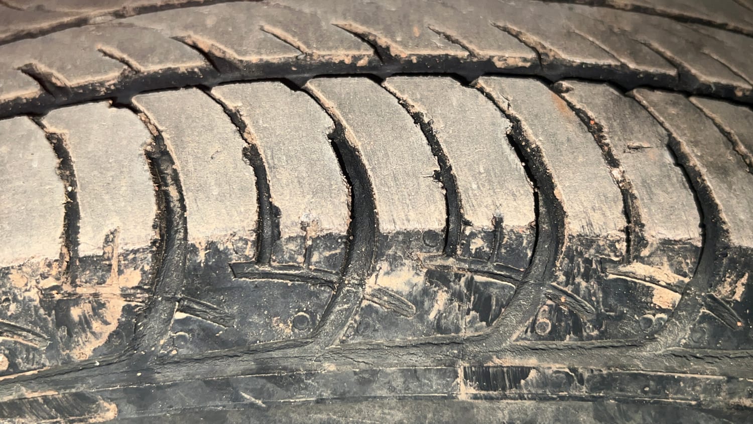 Used 2016 Maruti Suzuki Celerio ZXi Petrol Manual tyres LEFT FRONT TYRE TREAD VIEW