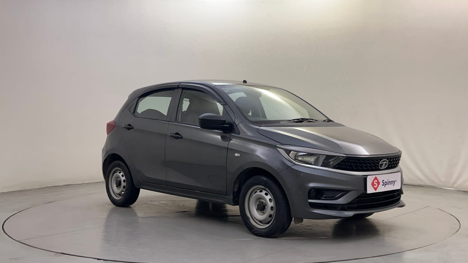 Used 2021 Tata Tiago XE Petrol Manual exterior RIGHT FRONT CORNER VIEW