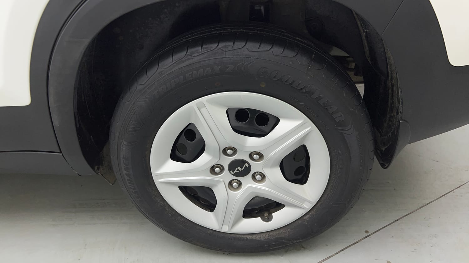 Used 2024 Kia Seltos HTK 1.5 Petrol MT Petrol Manual tyres LEFT REAR TYRE RIM VIEW