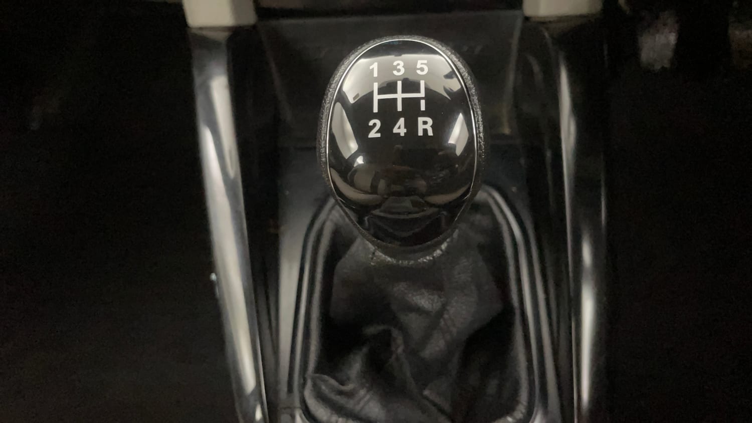 Used 2016 Ford EcoSport Titanium 1.5L TDCi Diesel Manual interior GEAR  KNOB VIEW