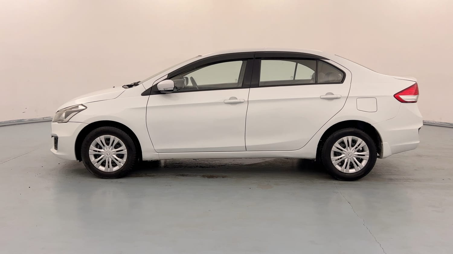 Used 2018 Maruti Suzuki Ciaz Delta 1.3 Hybrid Diesel Manual exterior LEFT SIDE VIEW