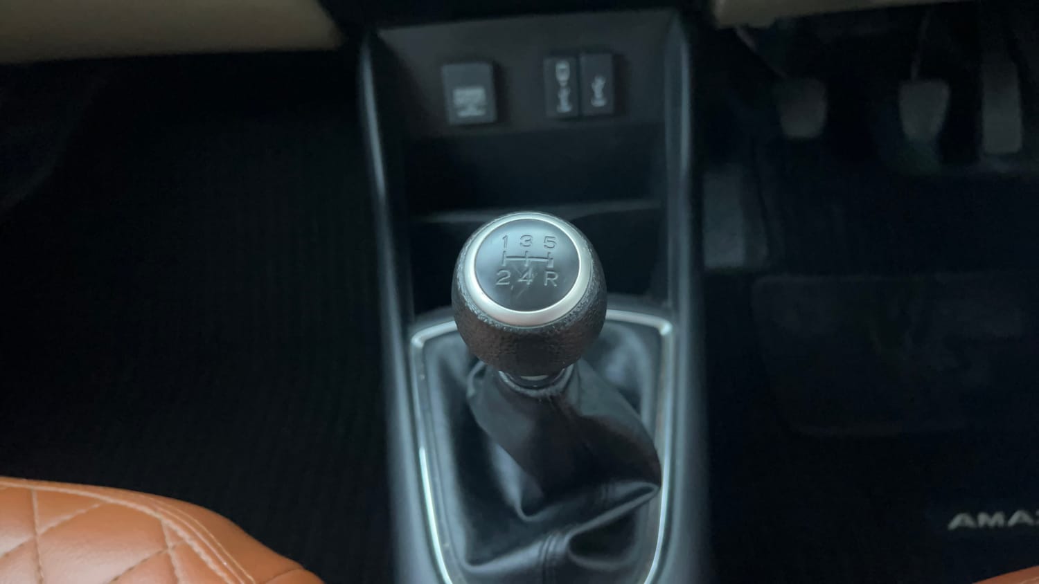 Used 2023 Honda Amaze VX MT 1.2 Petrol Petrol Manual interior GEAR  KNOB VIEW