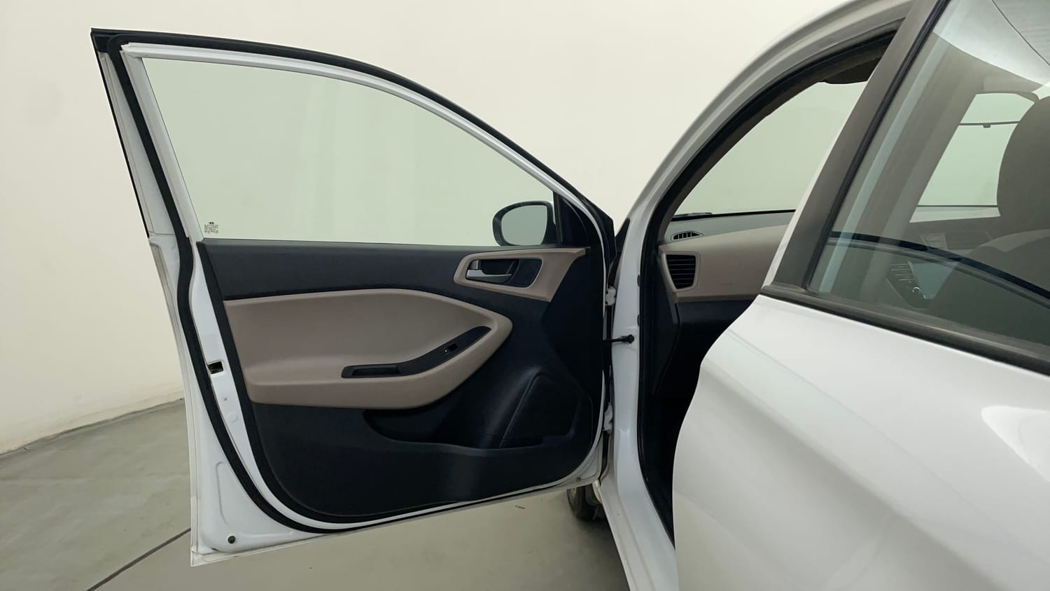 Used 2016 Hyundai Elite i20 Asta 1.2 (O) Petrol Manual interior LEFT FRONT DOOR OPEN VIEW