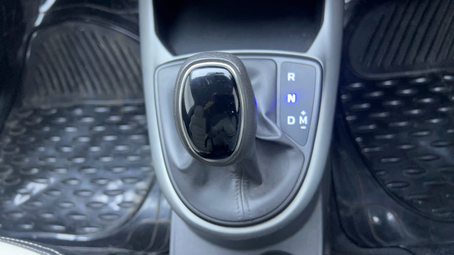 Used 2020 Hyundai Grand i10 Nios Sportz AMT 1.2 Kappa VTVT Petrol Automatic interior GEAR  KNOB VIEW