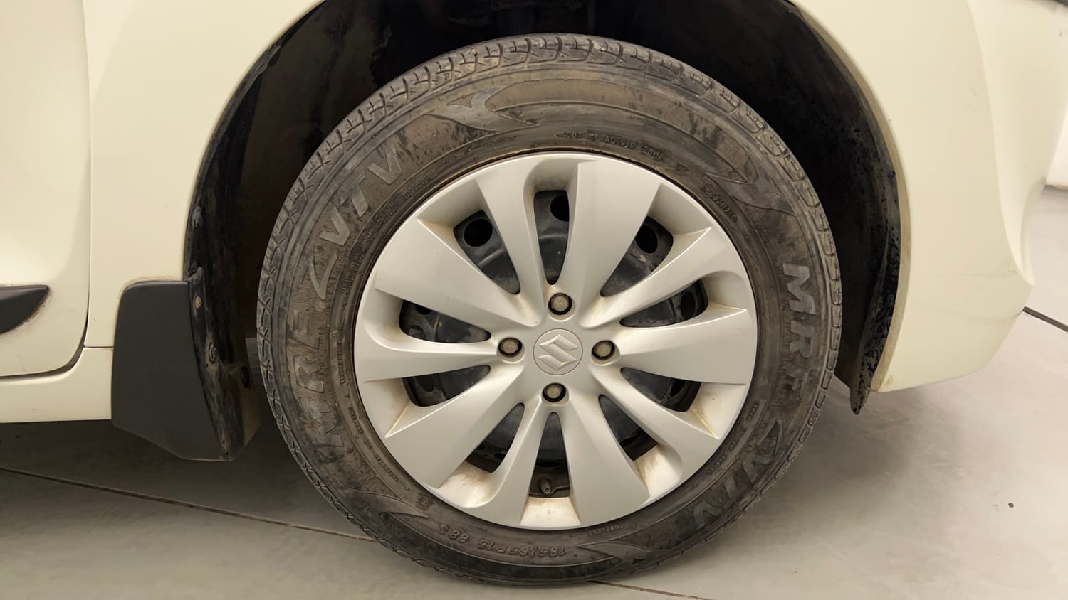 Used 2018 Maruti Suzuki Baleno Delta 1.2 Petrol Manual tyres RIGHT FRONT TYRE RIM VIEW