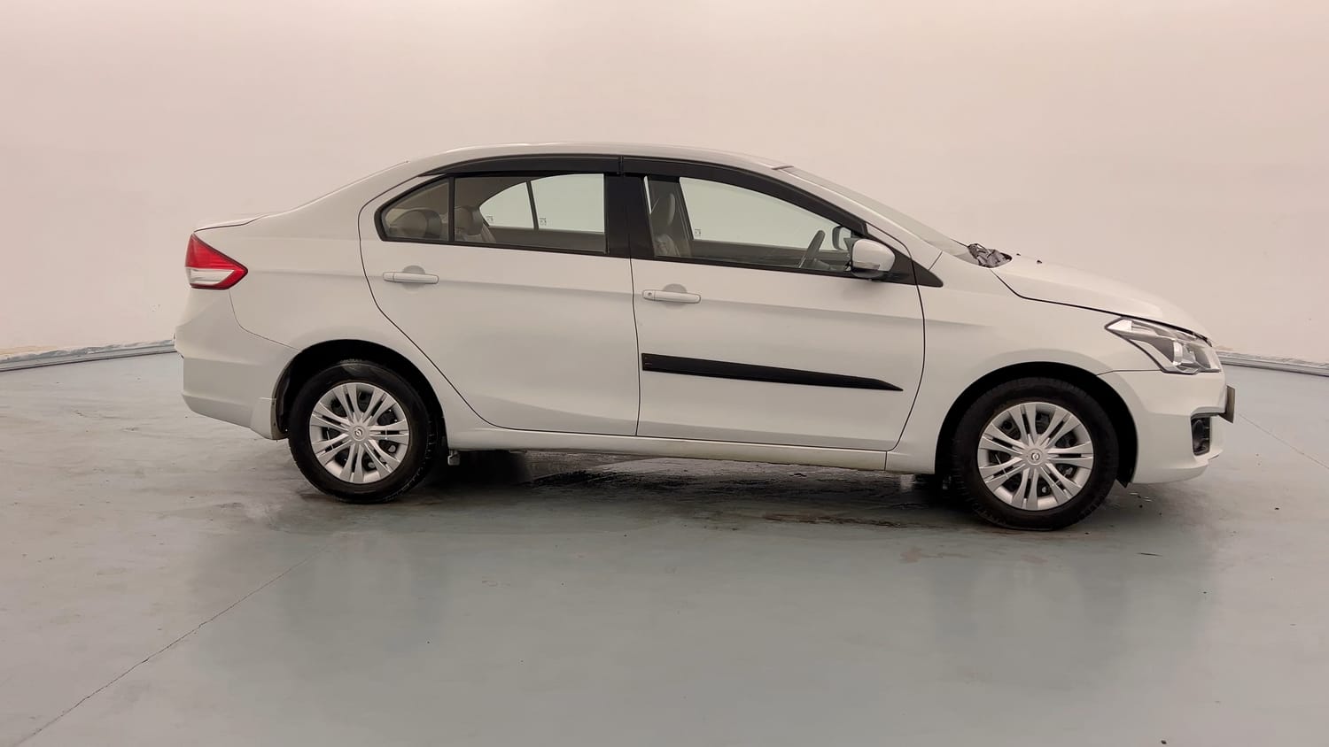 Used 2018 Maruti Suzuki Ciaz Delta 1.3 Hybrid Diesel Manual exterior RIGHT SIDE VIEW