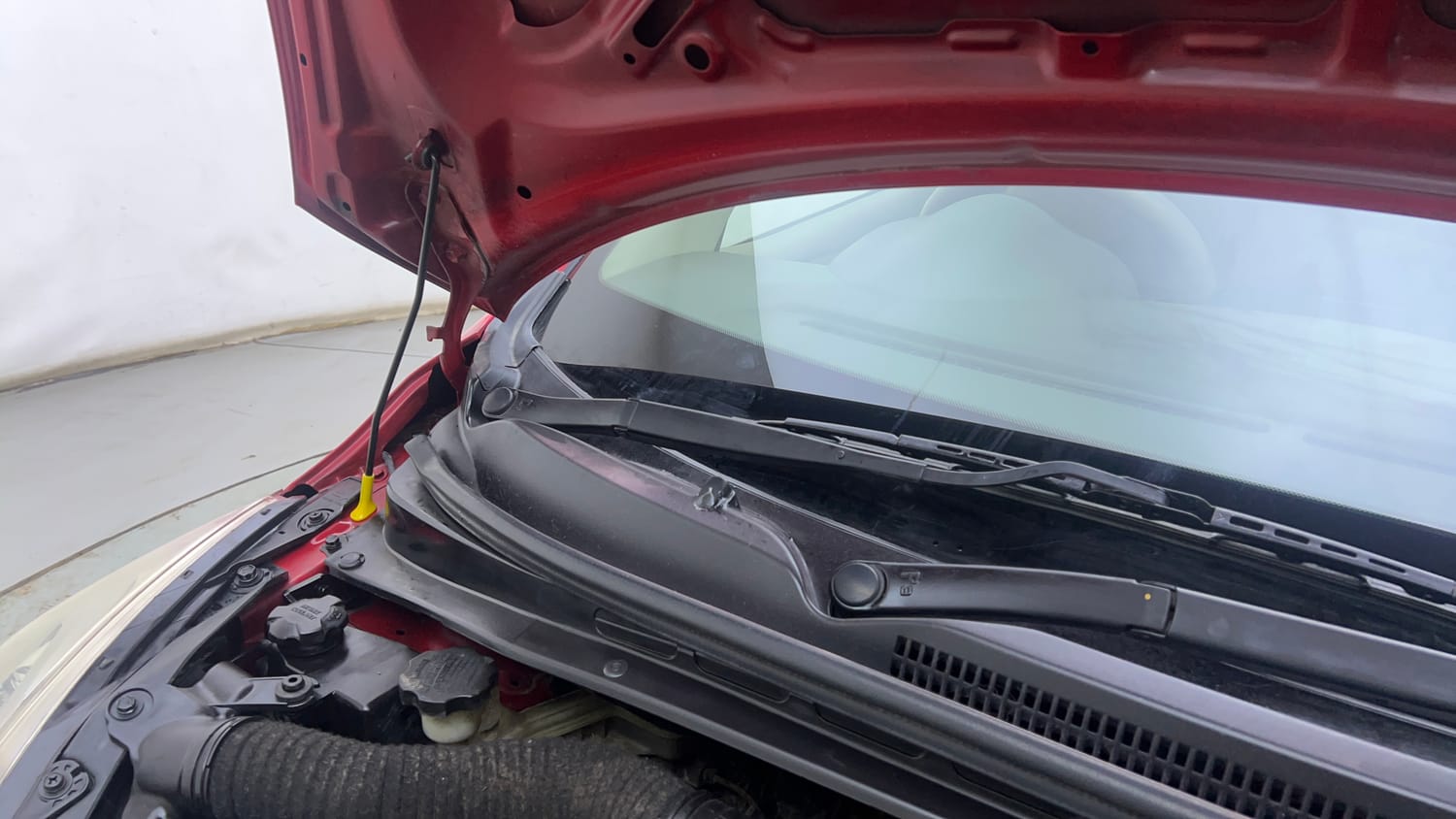 Used 2012 Hyundai i10 Sportz 1.2 AT Kappa2 Petrol Automatic engine ENGINE RIGHT SIDE HINGE & APRON VIEW