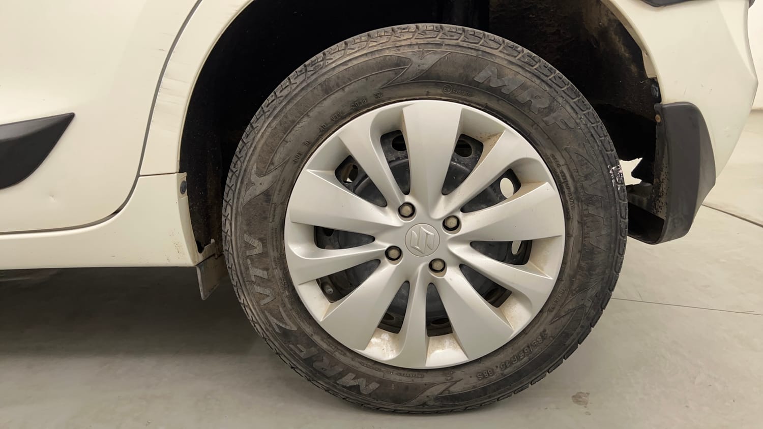Used 2018 Maruti Suzuki Baleno Delta 1.2 Petrol Manual tyres LEFT REAR TYRE RIM VIEW