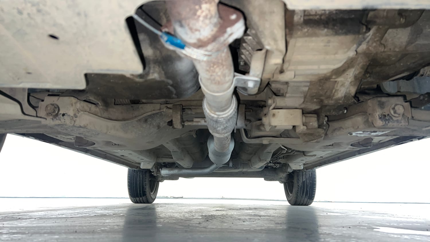 Used 2021 Tata Nexon XZ Petrol Manual extra FRONT LEFT UNDERBODY VIEW