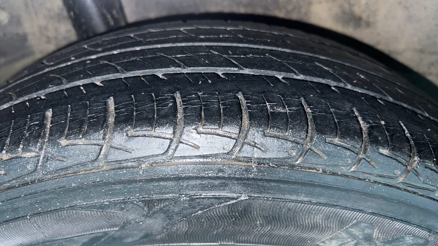 Used 2016 Honda Amaze 1.2 SX i-VTEC Petrol Manual tyres RIGHT REAR TYRE TREAD VIEW