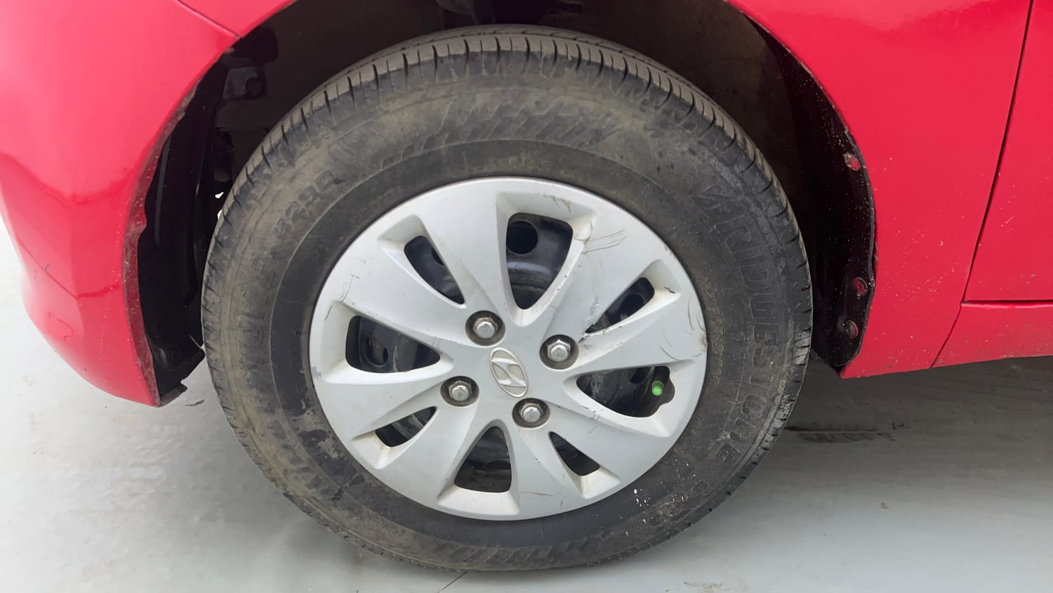 Used 2012 Hyundai i10 Sportz 1.2 AT Kappa2 Petrol Automatic tyres LEFT FRONT TYRE RIM VIEW