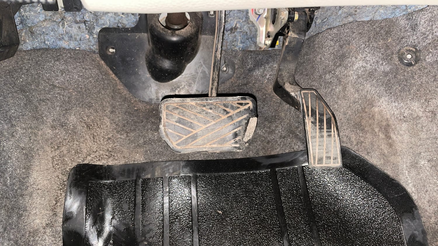 Used 2015 Maruti Suzuki Celerio VXi AMT Petrol Automatic interior PEDALS VIEW
