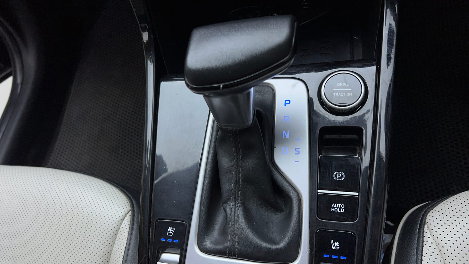 Used 2024 Hyundai Creta SX (O) 1.5 Petrol IVT Petrol Automatic interior GEAR  KNOB VIEW