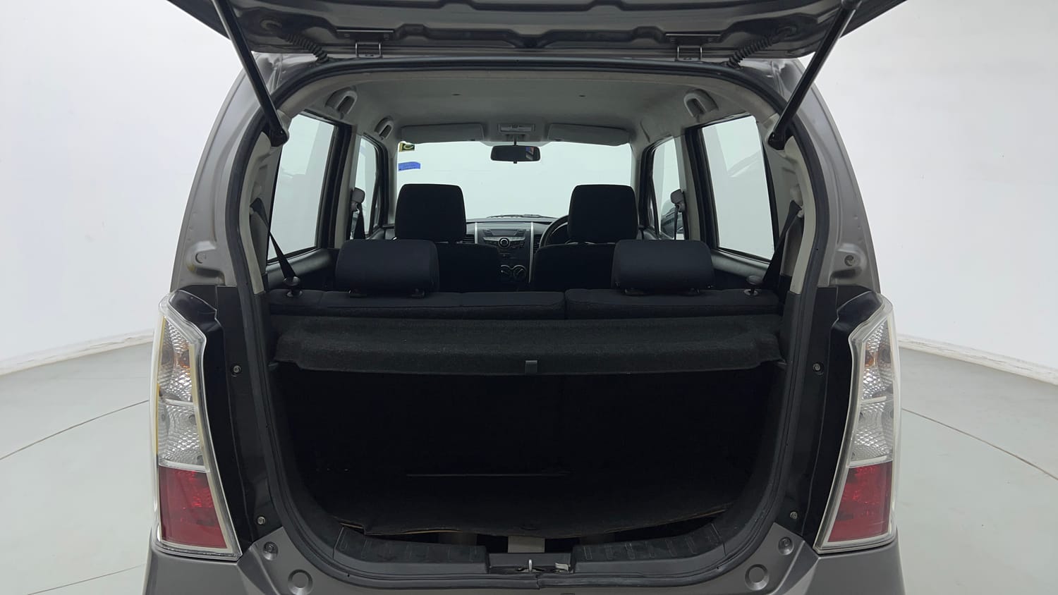 Used 2013 Maruti Suzuki Wagon R Stingray VXi Petrol Manual interior DICKY INSIDE VIEW