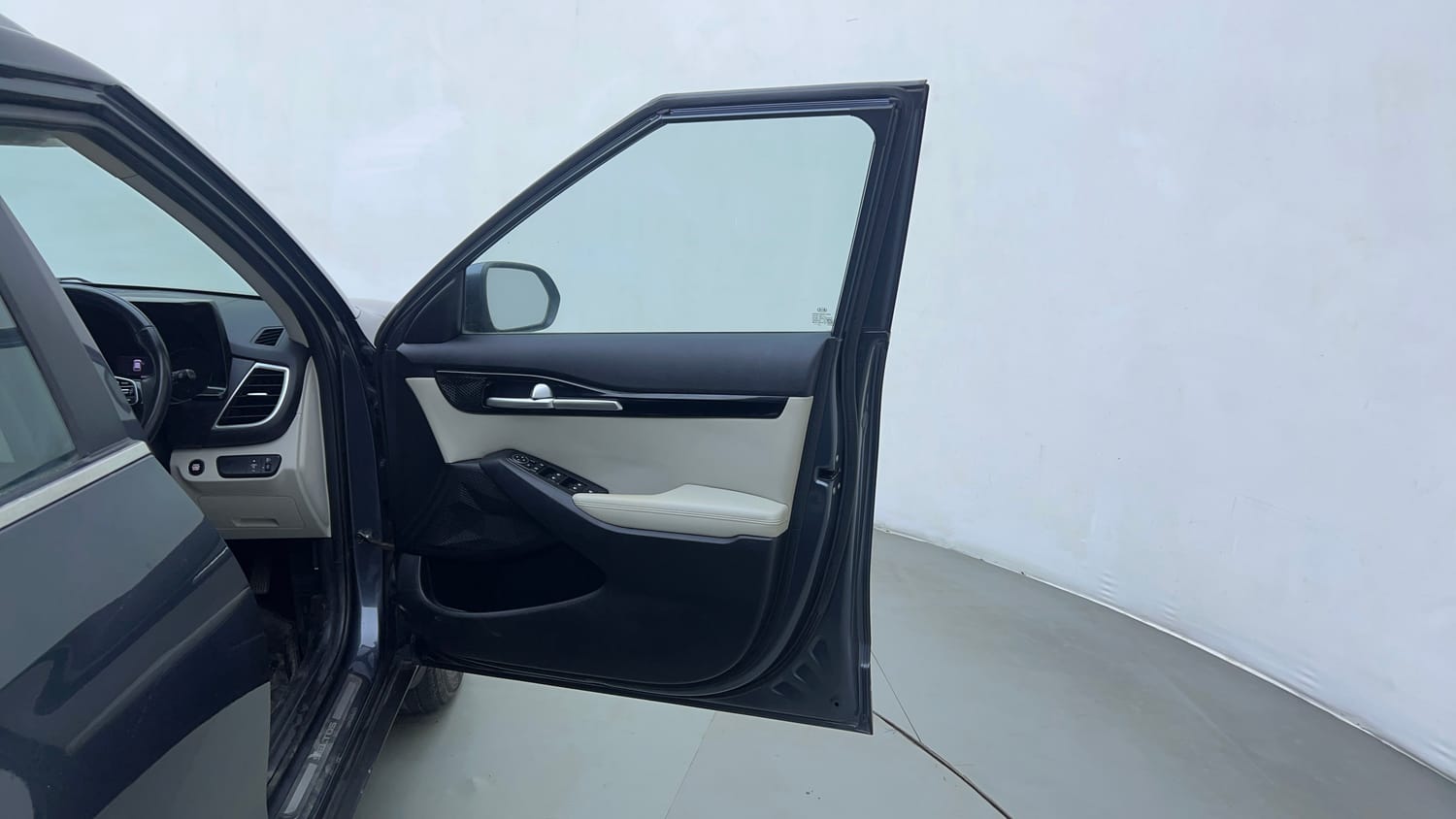 Used 2020 Kia Seltos HTX 1.5 Petrol Manual interior RIGHT FRONT DOOR OPEN VIEW