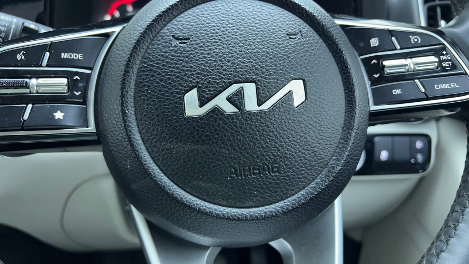 Used 2023 Kia Sonet HTX 1.5 AT Diesel Automatic top_features Airbags