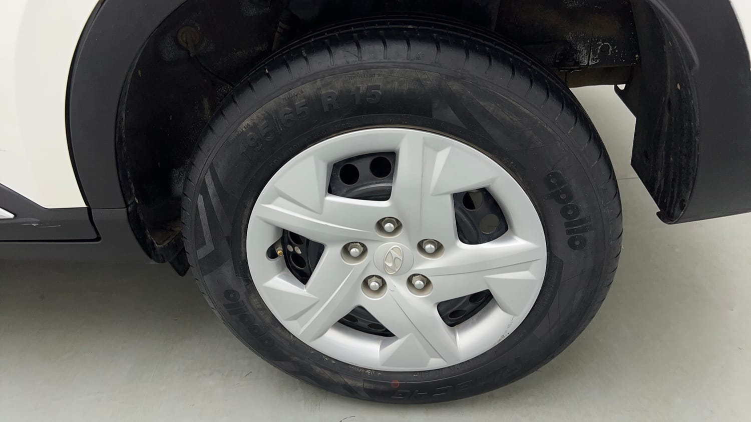 Used 2022 Hyundai Venue S Plus 1.2 Petrol Petrol Manual tyres LEFT REAR TYRE RIM VIEW