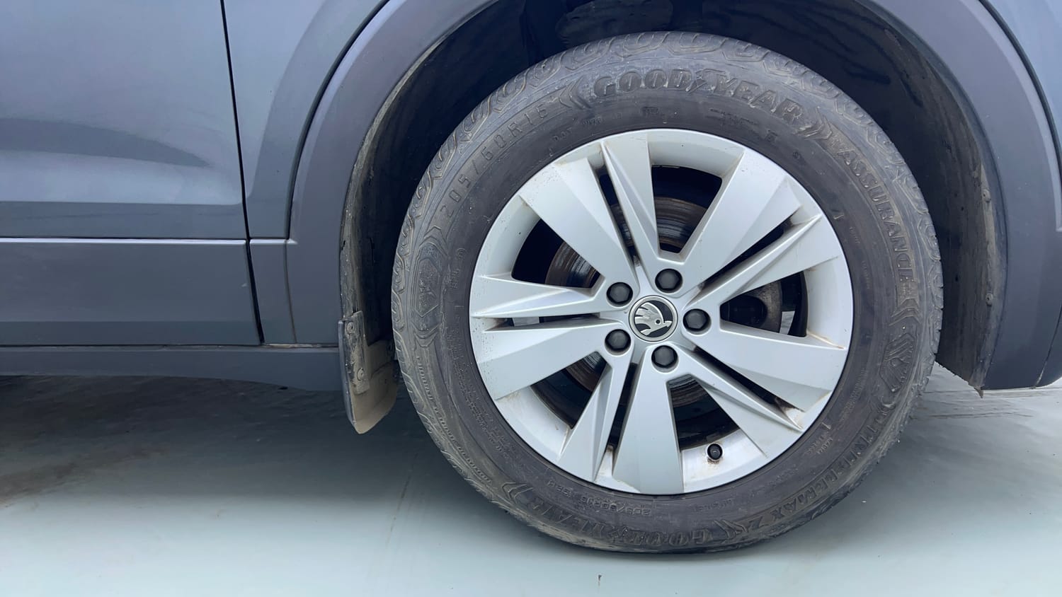Used 2022 Skoda Kushaq Ambition 1.0L TSI AT Petrol Automatic tyres RIGHT FRONT TYRE RIM VIEW