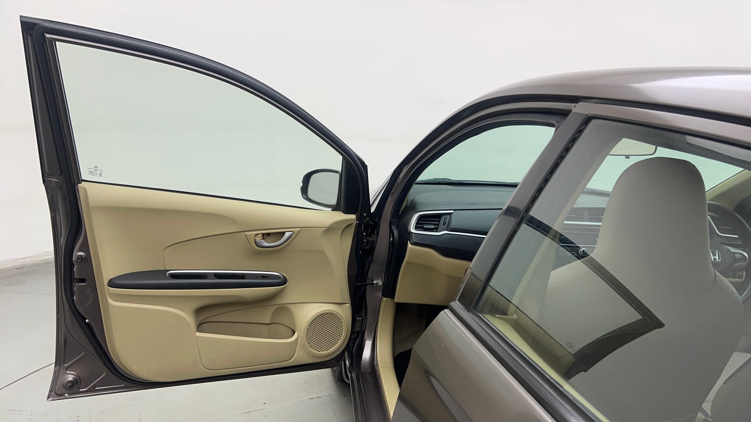Used 2016 Honda Amaze 1.2 SX i-VTEC Petrol Manual interior LEFT FRONT DOOR OPEN VIEW