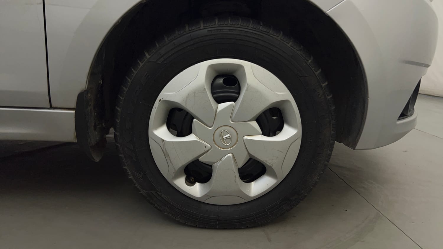 Used 2016 Tata Tiago Revotron XT Petrol Manual tyres RIGHT FRONT TYRE RIM VIEW