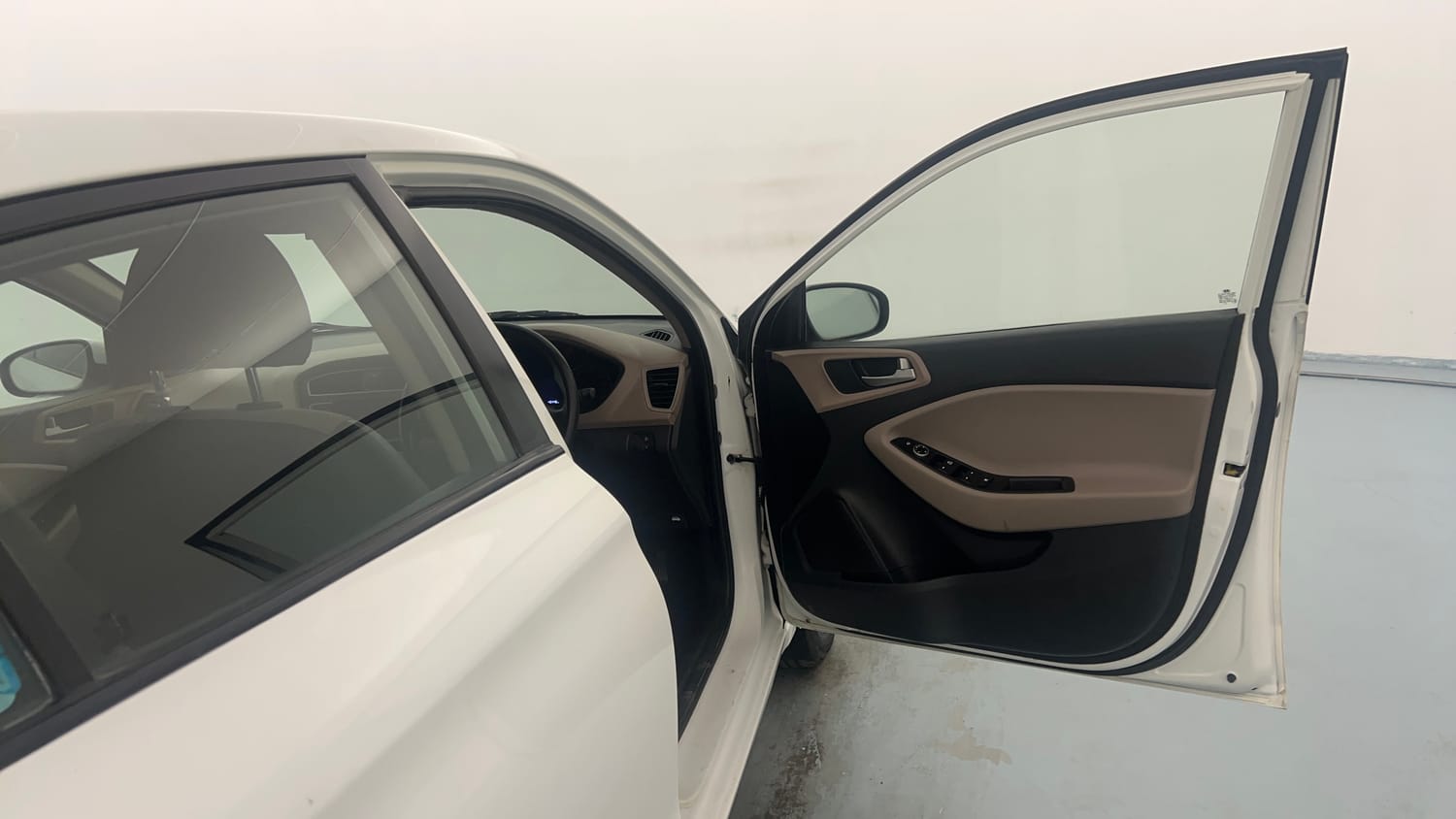 Used 2020 Hyundai Elite i20 Sportz Plus 1.2 Petrol Manual interior RIGHT FRONT DOOR OPEN VIEW
