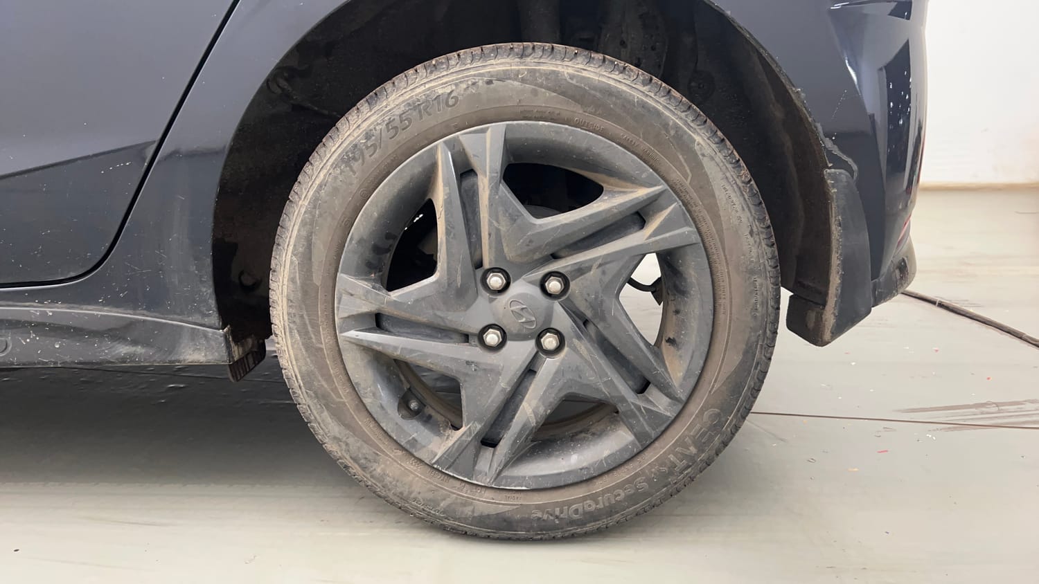 Used 2023 Hyundai New i20 Sportz 1.2 MT Petrol Manual tyres LEFT REAR TYRE RIM VIEW