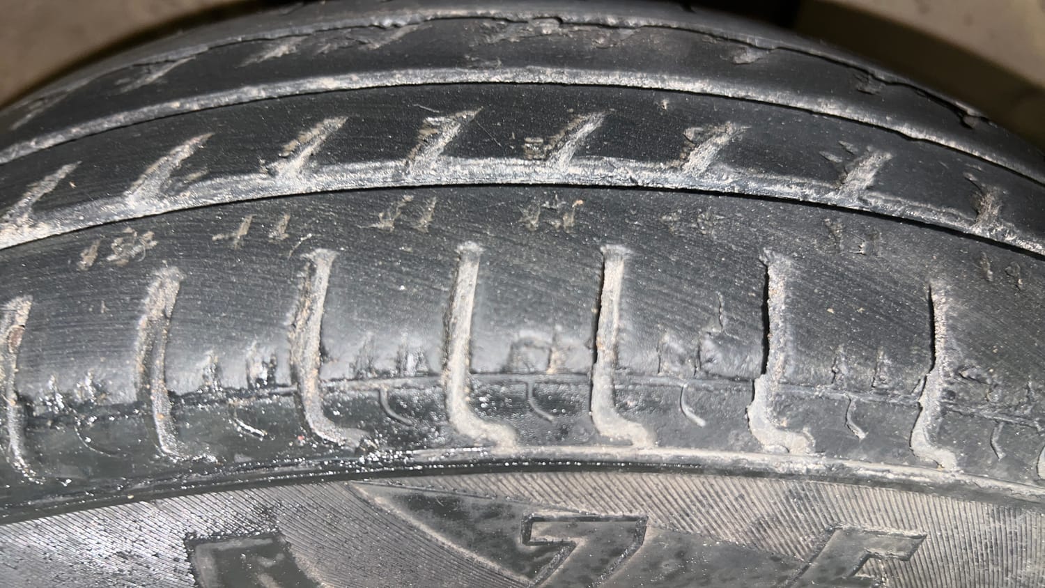 Used 2017 Renault Kwid RXT Petrol Manual tyres RIGHT FRONT TYRE TREAD VIEW
