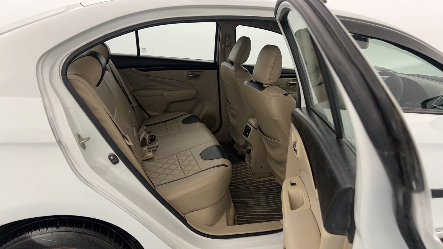 Used 2018 Maruti Suzuki Ciaz Delta 1.3 Hybrid Diesel Manual interior RIGHT SIDE REAR DOOR CABIN VIEW