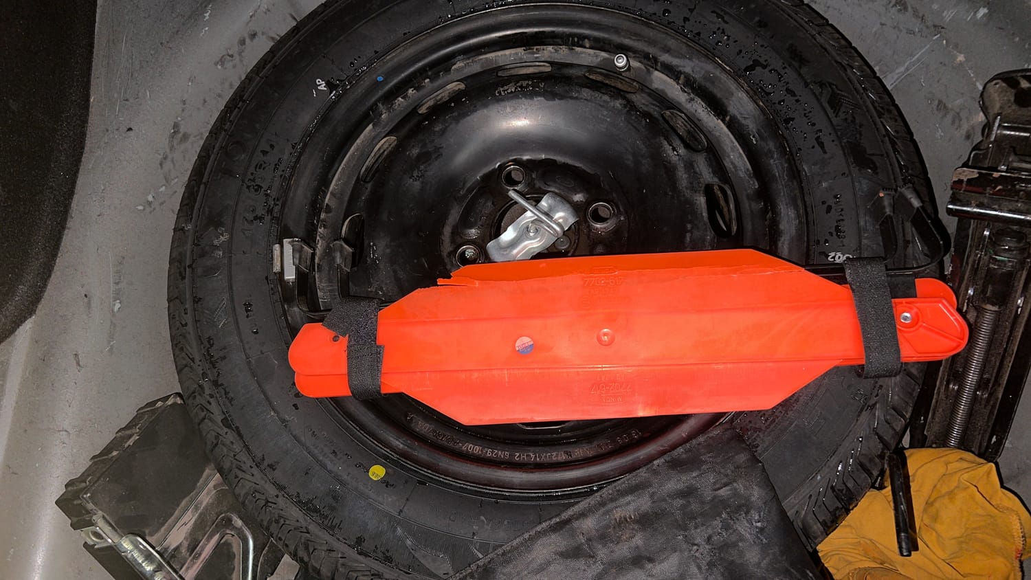 Used 2013 Ford Figo Duratorq Diesel EXI 1.4 Diesel Manual tyres SPARE TYRE VIEW