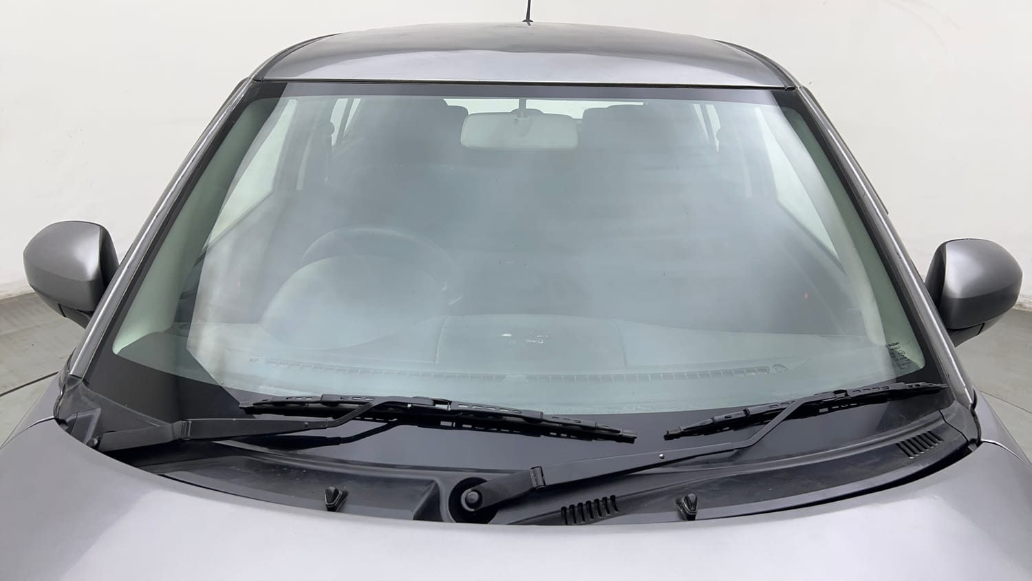 Used 2016 Maruti Suzuki Swift Lxi (O) Petrol Manual exterior FRONT WINDSHIELD VIEW