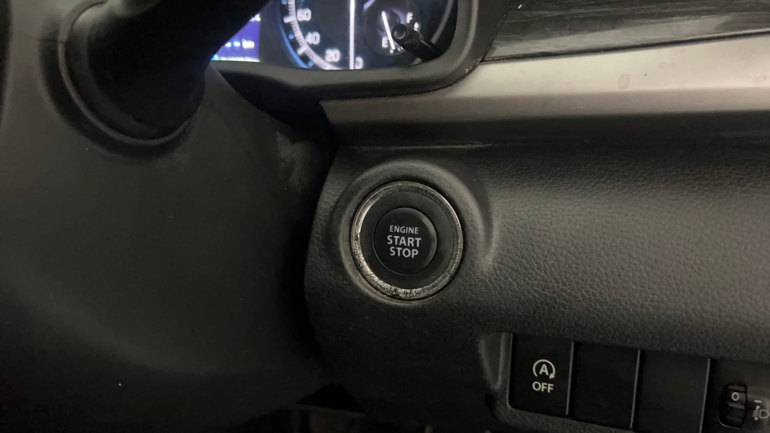 Used 2020 Maruti Suzuki XL6 Alpha MT Petrol Petrol Manual top_features Keyless start