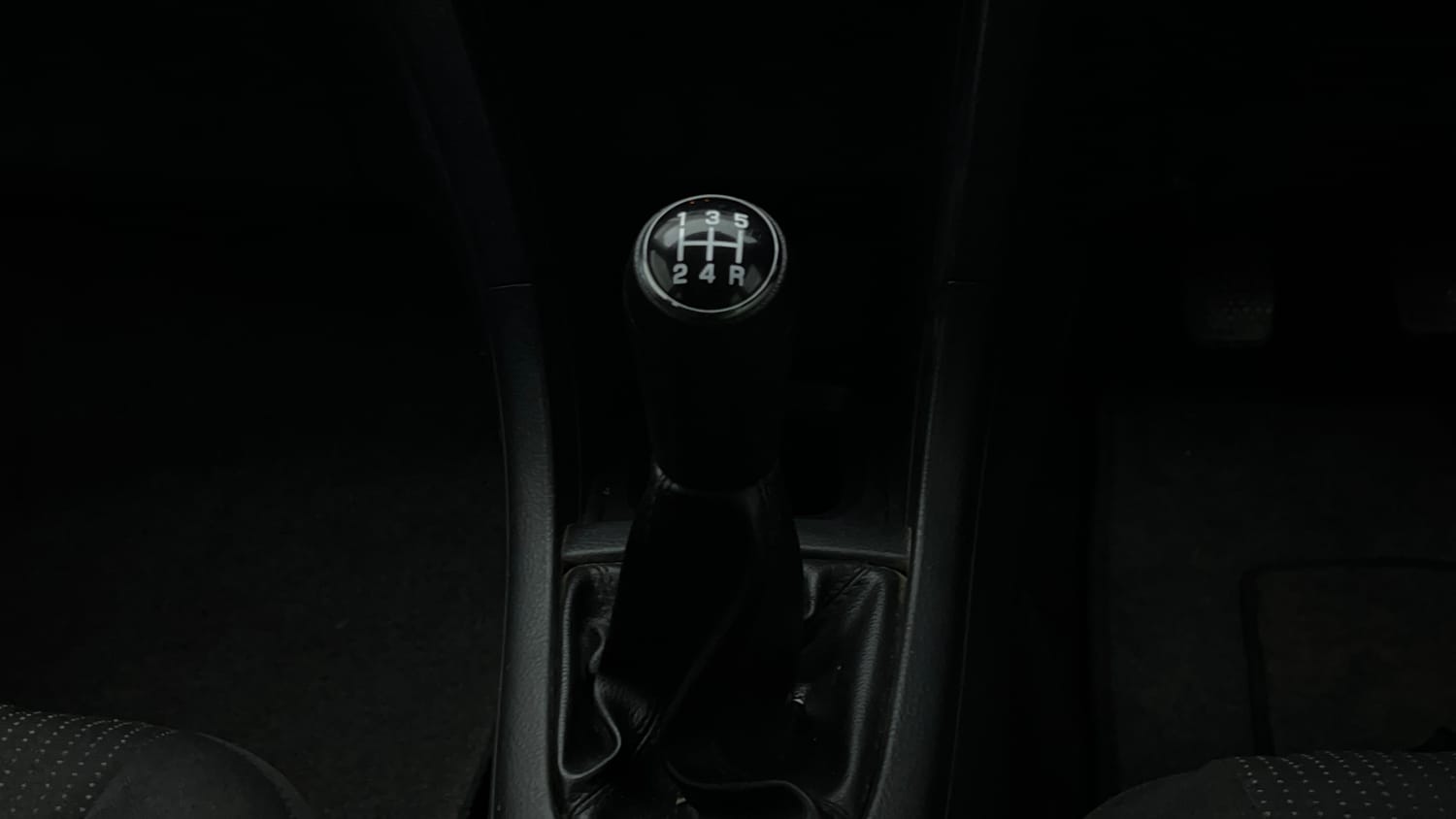 Used 2016 Maruti Suzuki Swift Lxi (O) Petrol Manual interior GEAR  KNOB VIEW