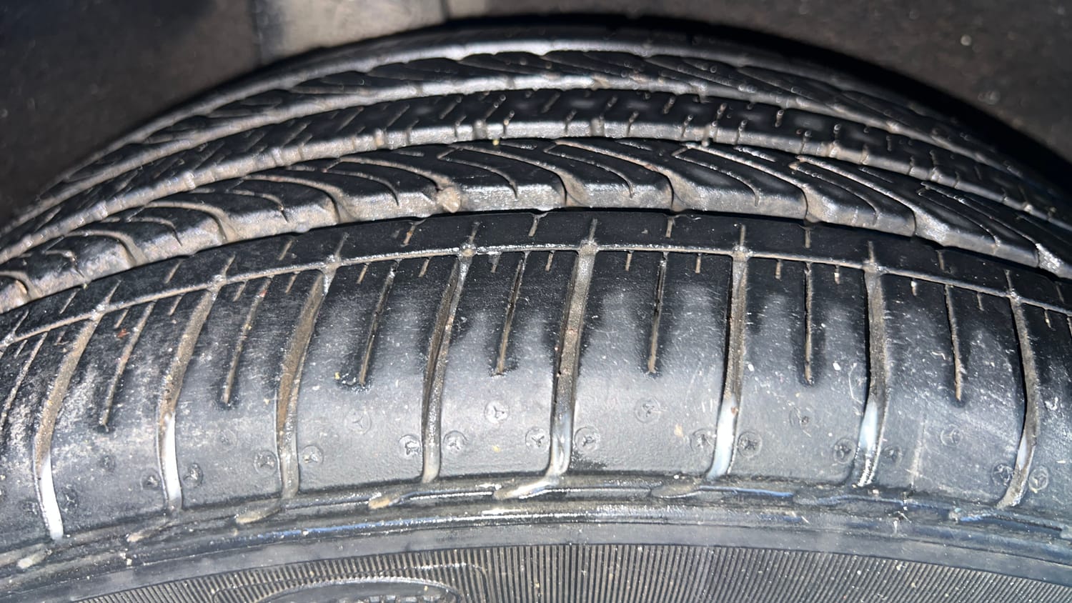 Used 2016 Maruti Suzuki Baleno Alpha 1.2 Petrol Manual tyres RIGHT REAR TYRE TREAD VIEW