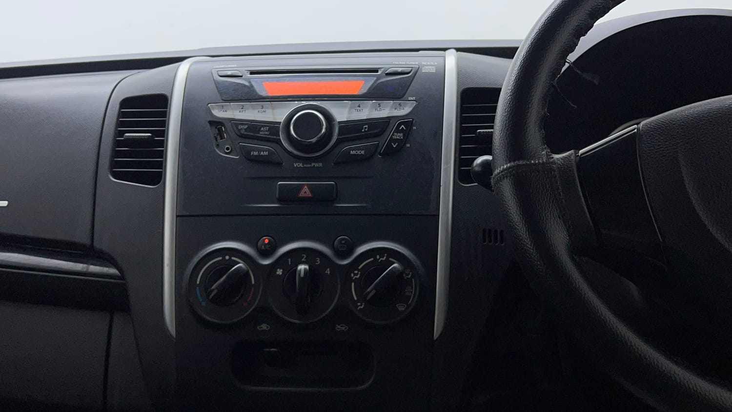 Used 2013 Maruti Suzuki Wagon R Stingray VXi Petrol Manual interior MUSIC SYSTEM & AC CONTROL VIEW