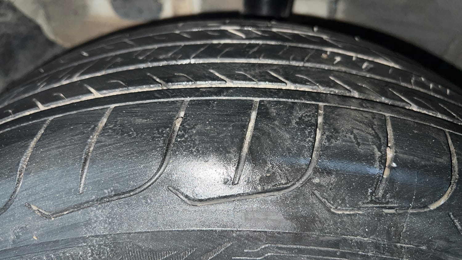 Used 2024 Kia Seltos HTK 1.5 Petrol MT Petrol Manual tyres LEFT FRONT TYRE TREAD VIEW