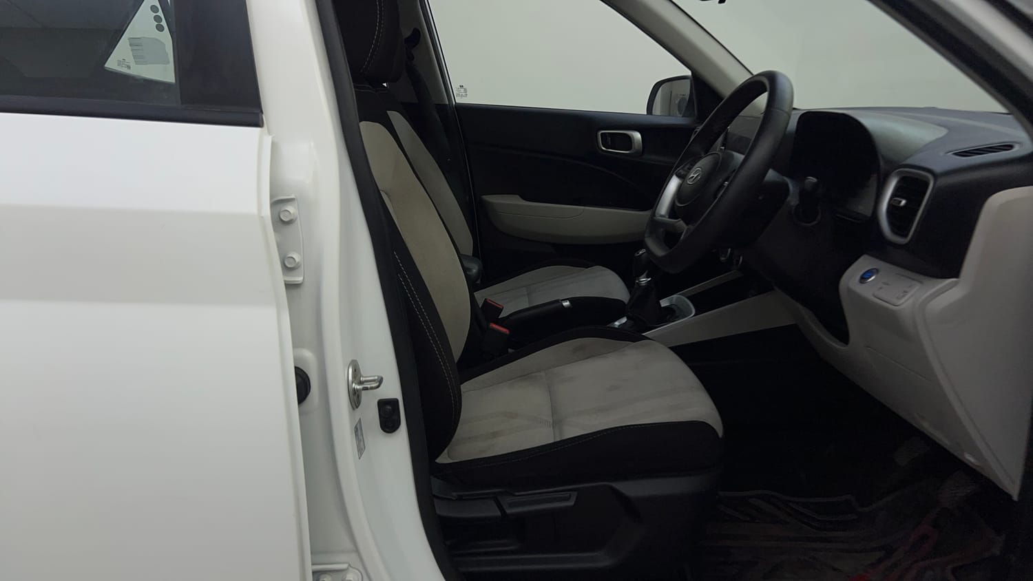 Used 2022 Hyundai Venue SX 1.2 Petrol Petrol Manual interior RIGHT SIDE FRONT DOOR CABIN VIEW