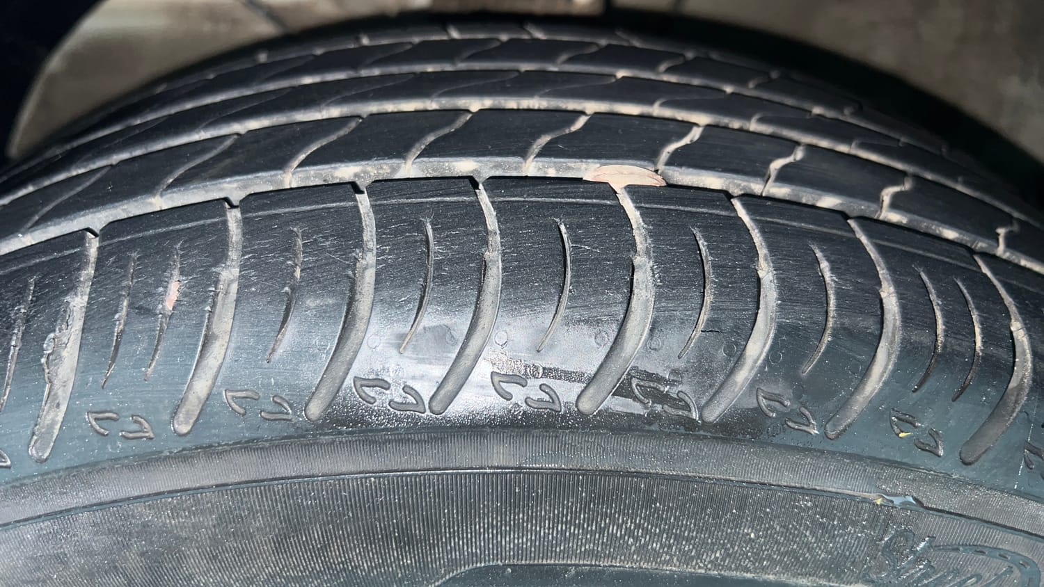 Used 2022 Maruti Suzuki XL6 Alpha Plus AT Petrol Petrol Automatic tyres LEFT FRONT TYRE TREAD VIEW