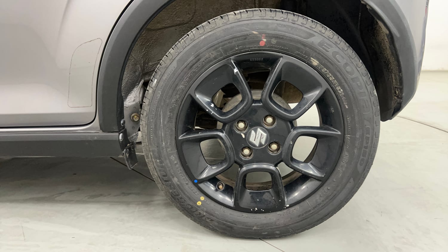 Used 2023 Maruti Suzuki Ignis Zeta 1.2 MT Petrol Manual tyres LEFT REAR TYRE RIM VIEW