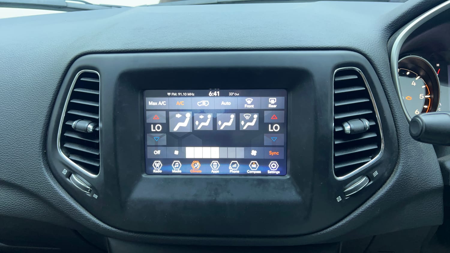 Used 2018 Jeep Compass Longitude (O) 2.0 Diesel Diesel Manual top_features Touch screen infotainment system