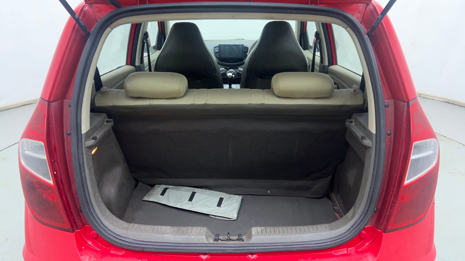 Used 2012 Hyundai i10 Sportz 1.2 AT Kappa2 Petrol Automatic interior DICKY INSIDE VIEW
