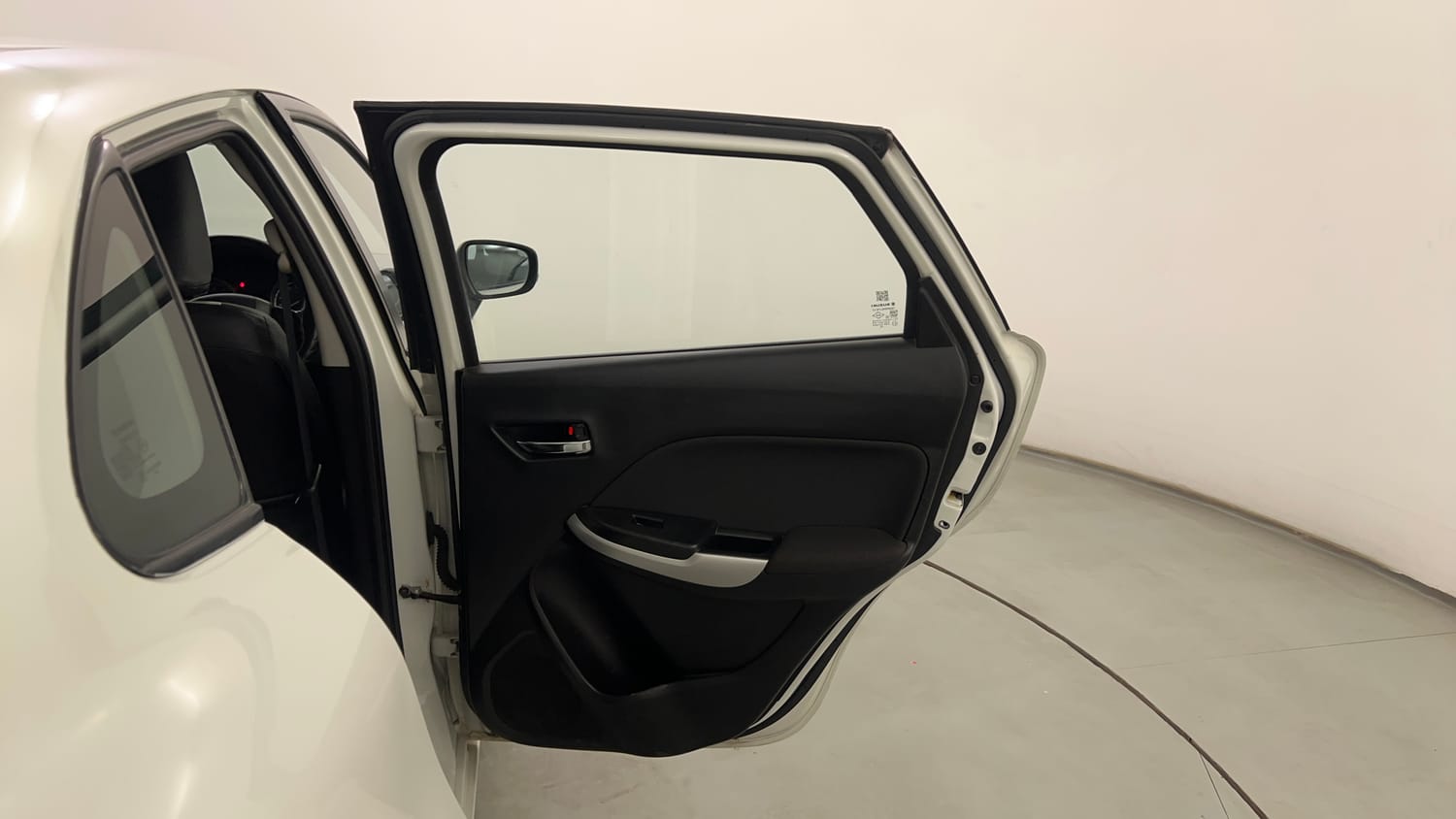 Used 2018 Maruti Suzuki Baleno Delta 1.2 Petrol Manual interior RIGHT REAR DOOR OPEN VIEW