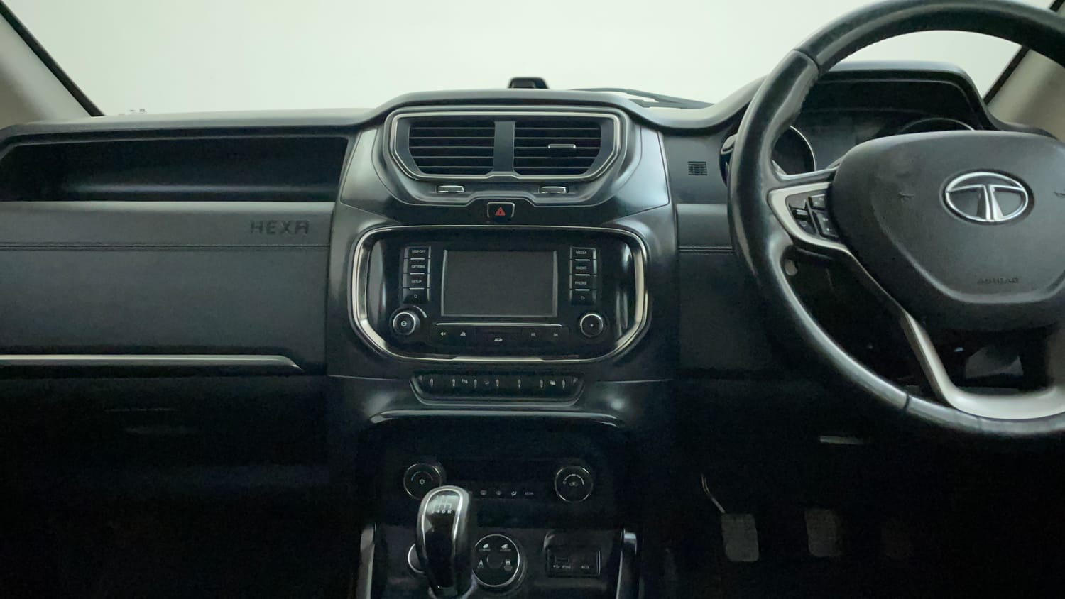 Used 2017 Tata Hexa XT 4x2 7 STR Diesel Manual interior MUSIC SYSTEM & AC CONTROL VIEW
